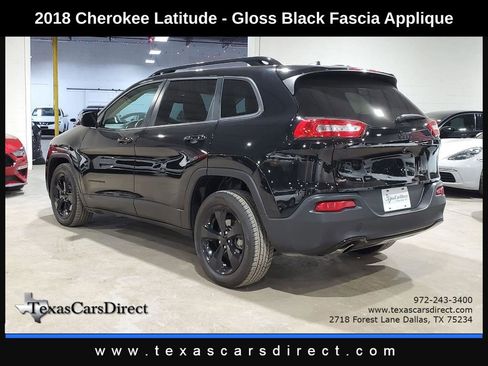 Used 2018 Jeep Cherokee Latitude w/ Altitude Package image 12