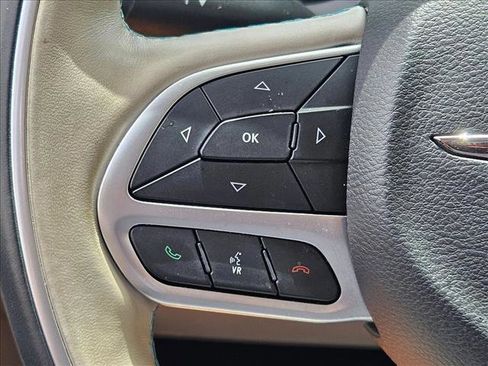 Used 2018 Chrysler Pacifica Limited w/ Advanced Safetytec Group FWD image 12