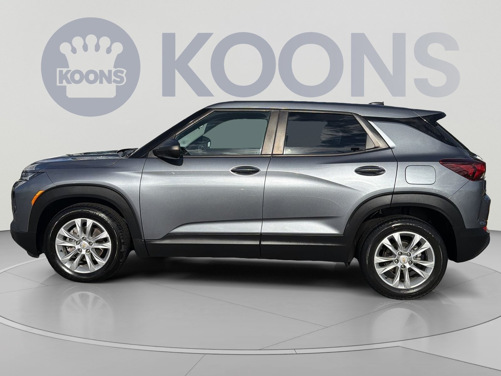 Used 2021 Chevrolet TrailBlazer LS FWD image 2