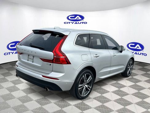 Used 2019 Volvo XC60 T5 Momentum w/ Multimedia Package AWD/4WD image 4
