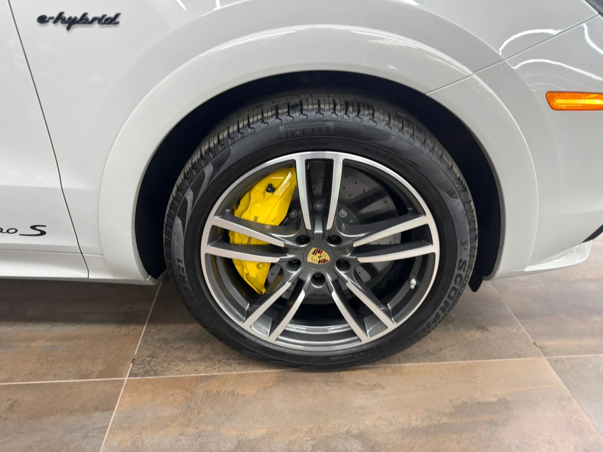 Used 2022 Porsche Cayenne Turbo S w/ Assistance Package AWD/4WD image 38