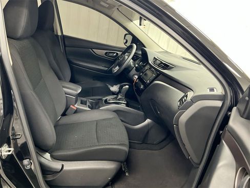 Used 2020 Nissan Rogue Sport S image 21