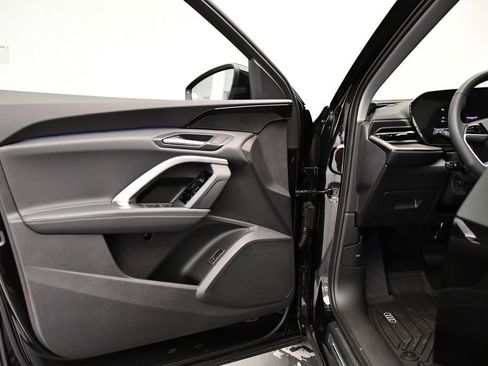 Used 2025 Audi Q5 Premium w/ Convenience Package image 31