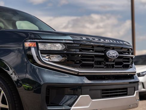 New 2026 Ford Expedition Platinum w/ Platinum Ultimate Package AWD/4WD image 6