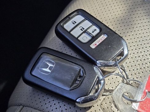 Used 2018 Honda Civic EX-L image 32