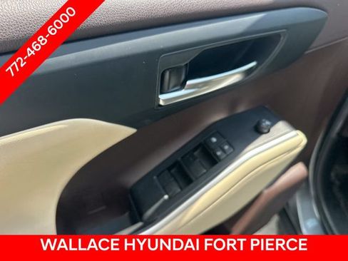 Used 2020 Toyota Highlander XLE FWD image 20