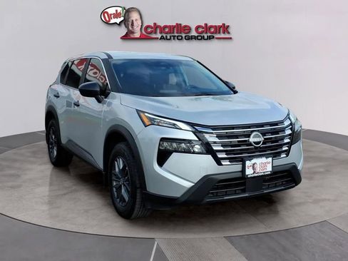 Used 2025 Nissan Rogue S FWD image 7