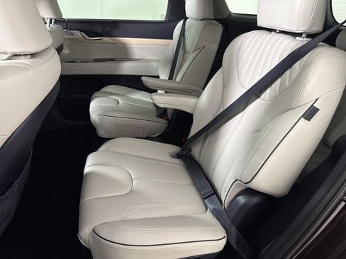 Used 2024 Hyundai Palisade Limited FWD image 15