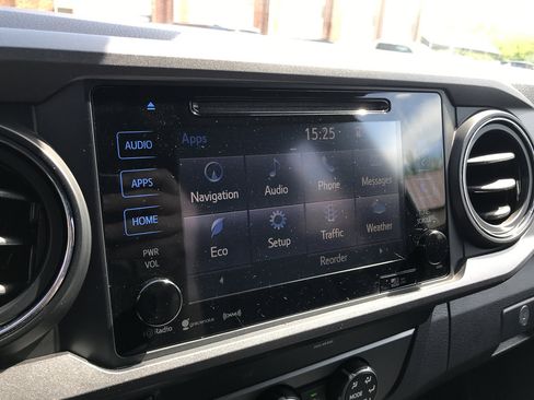 Used 2019 Toyota Tacoma TRD Sport AWD/4WD image 25