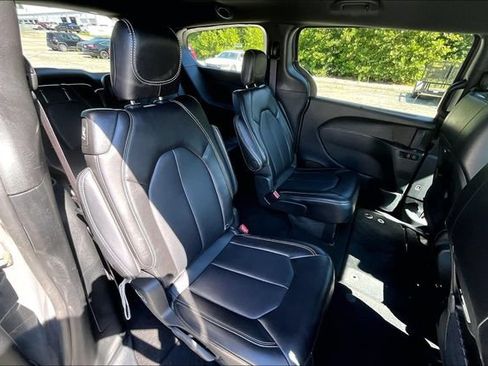 Used 2025 Chrysler Pacifica Select FWD image 24