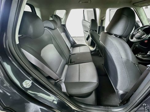 Used 2022 Kia Soul LX FWD image 32
