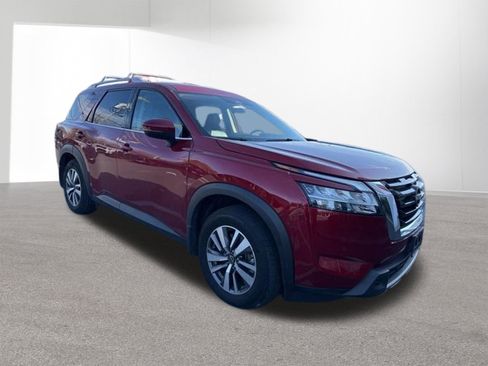 Used 2024 Nissan Pathfinder SL AWD/4WD image 3