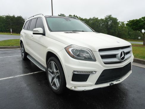 Used 2013 Mercedes-Benz GL 550 4MATIC image 3