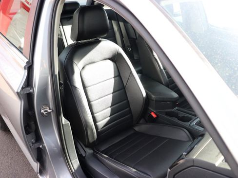 Used 2024 Volkswagen Jetta SE FWD image 14