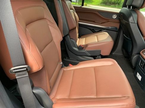 New 2026 Lincoln Navigator Reserve AWD/4WD image 13
