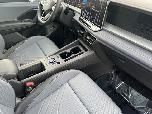 New 2026 Volkswagen Tiguan SE R-Line image 15