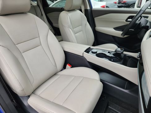 Used 2023 Nissan Rogue SL w/ SL Premium Package image 15