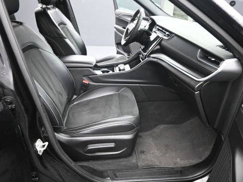 Used 2024 Jeep Grand Cherokee L Altitude image 20