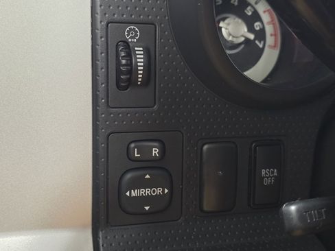 Used 2010 Toyota FJ Cruiser 4WD image 25