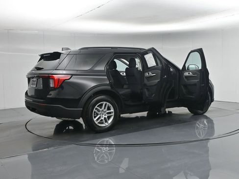 New 2026 Ford Explorer Active RWD image 5