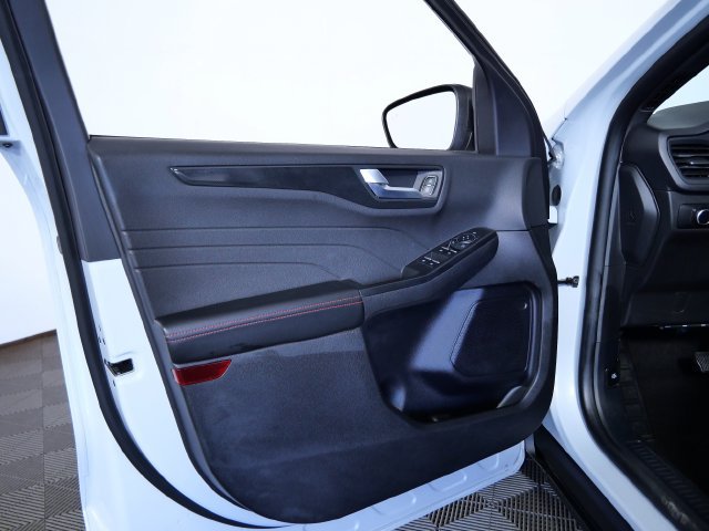 Certified 2025 Ford Escape ST-Line AWD/4WD image 14