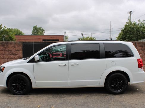 Used 2020 Dodge Grand Caravan SE image 2