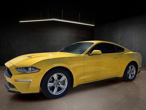 Used 2018 Ford Mustang Coupe RWD image 3