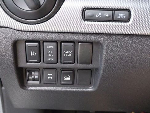 Used 2018 Nissan Titan PRO-4X w/ Pro-4x Convenience Package AWD/4WD image 20