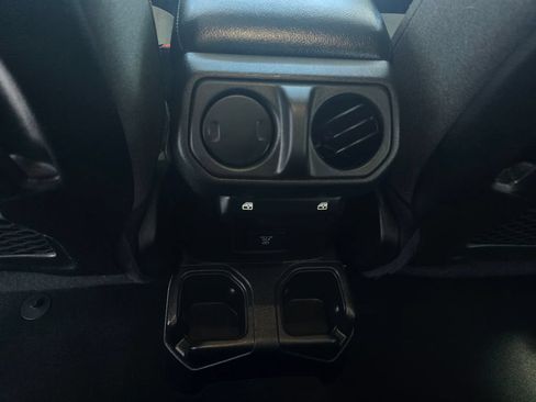 Used 2024 Jeep Wrangler Unlimited Rubicon AWD/4WD image 23