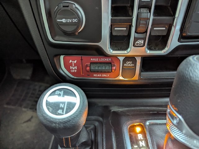 Used 2023 Jeep Gladiator Mojave w/ Cold Weather Group AWD/4WD image 3