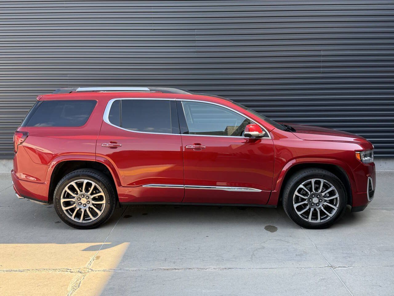 Used 2021 GMC Acadia Denali w/ Denali Ultimate Package AWD/4WD image 11