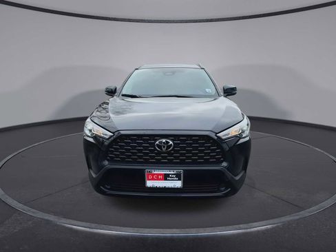 Used 2023 Toyota Corolla Cross LE image 3