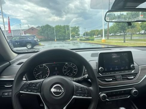 Used 2025 Nissan Altima 2.5 SV AWD/4WD image 16