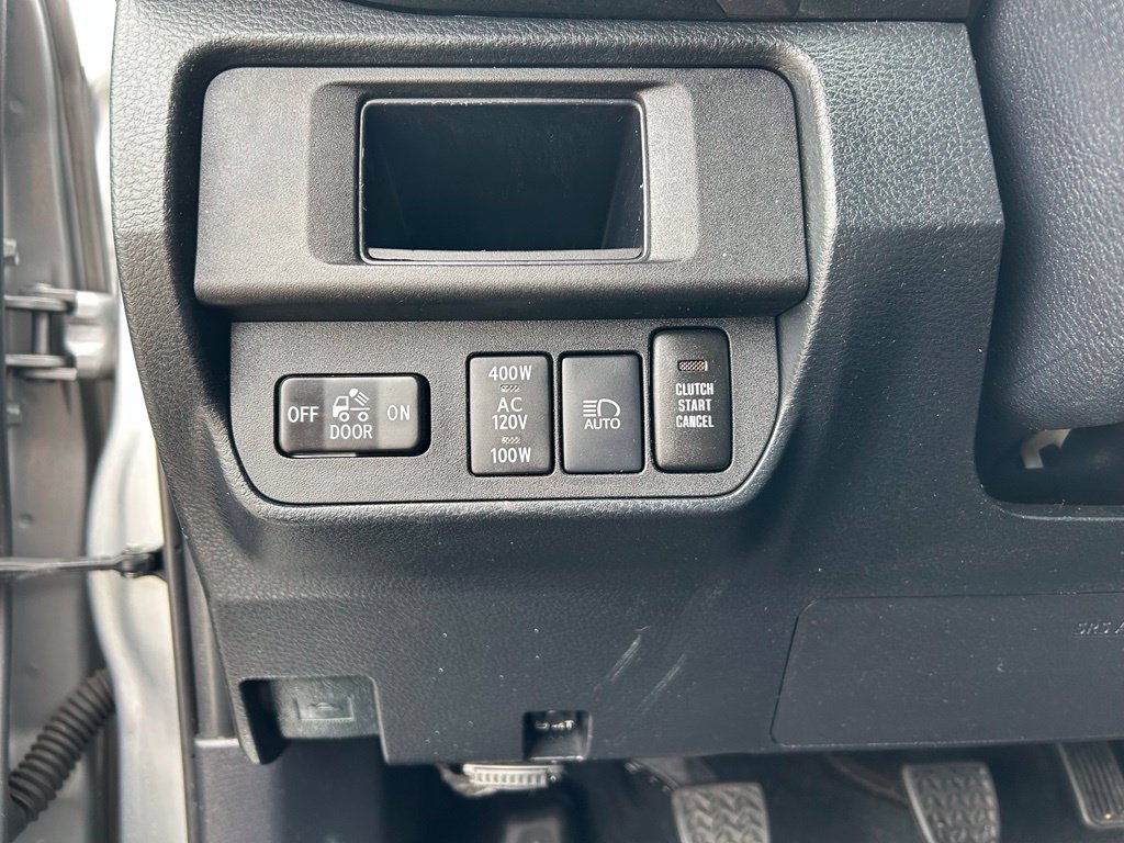 Used 2019 Toyota Tacoma TRD Off-Road w/ Technology Package AWD/4WD image 14