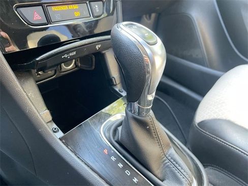 Used 2021 Buick Encore Preferred image 42
