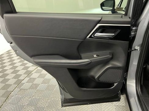 Used 2024 Mitsubishi Outlander SE image 40