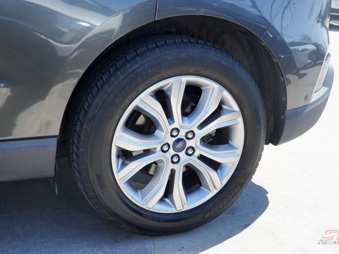 Used 2019 Ford Edge Titanium w/ Equipment Group 301A image 10