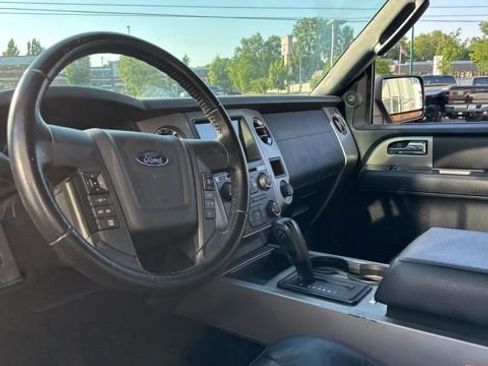 Used 2017 Ford Expedition XLT w/ Equipment Group 202A RWD image 19