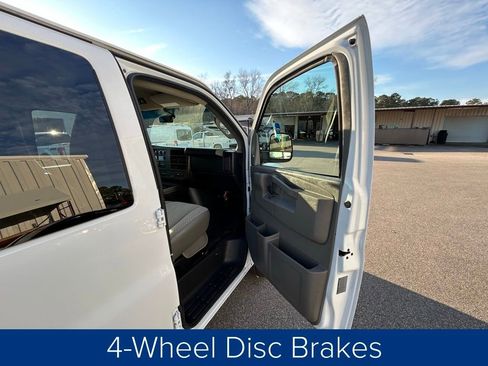 Used 2017 Chevrolet Express 3500 LT w/ LT Preferred Equipment Group image 22