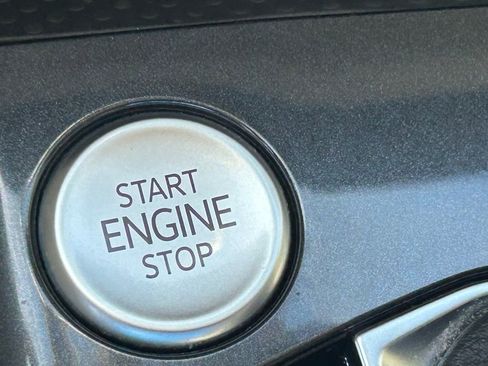 Used 2023 Volkswagen Tiguan SE image 57