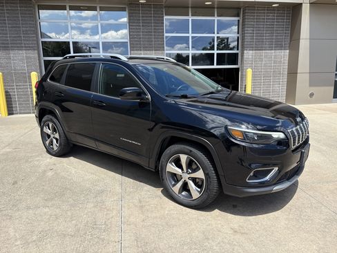 Used 2019 Jeep Cherokee Limited w/ Luxury Group AWD/4WD image 25