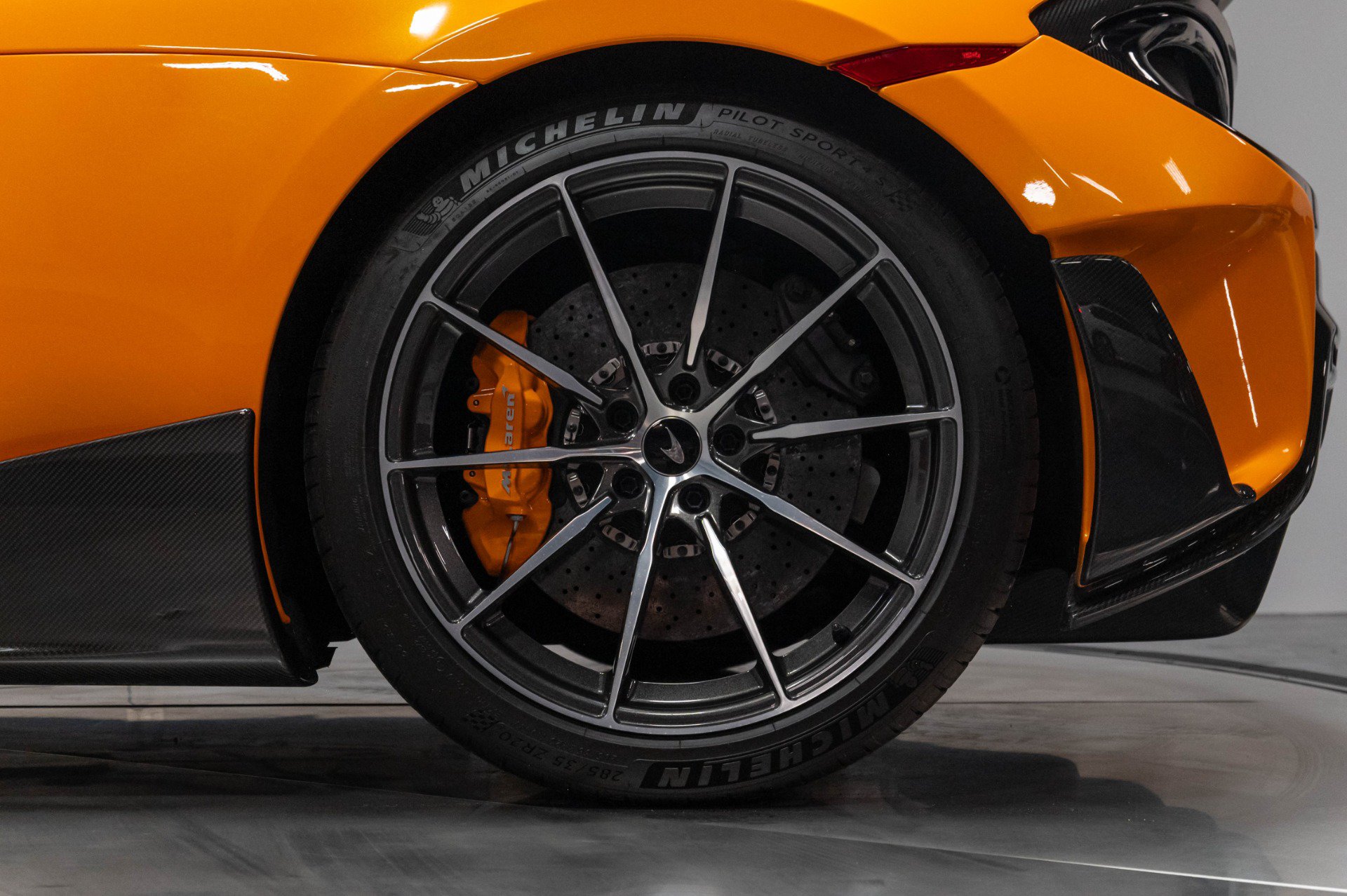 Used 2019 McLaren 600LT RWD image 34