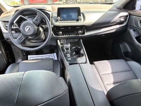 Used 2022 Nissan Rogue SV w/ SV Premium Package image 13