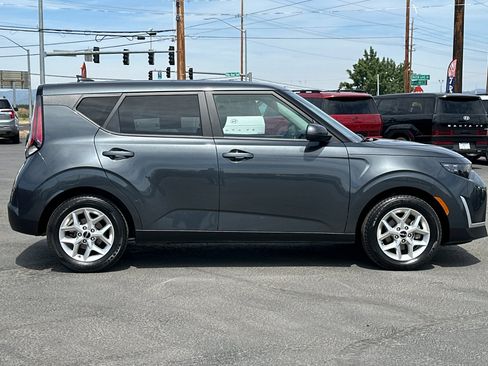 Used 2025 Kia Soul LX w/ LX Technology Package FWD image 3