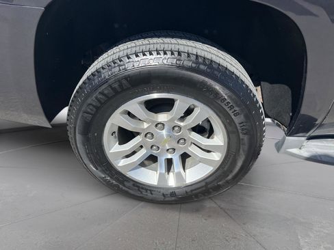 Used 2015 Chevrolet Suburban LT image 9