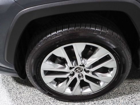 Used 2021 Toyota RAV4 XLE Premium image 11