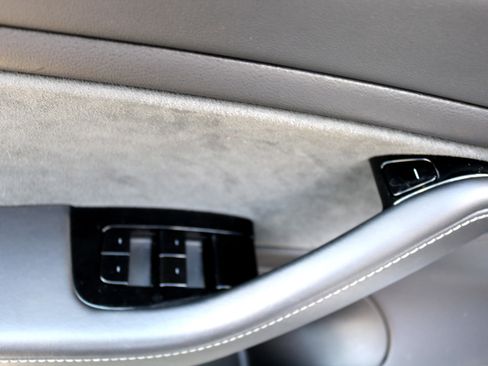 Used 2019 Tesla Model 3 Performance image 14