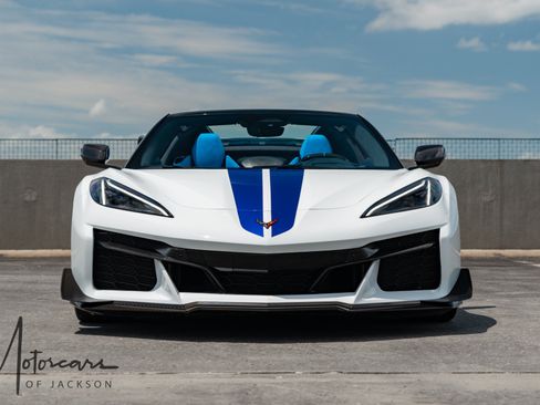 Used 2024 Chevrolet Corvette Z06 RWD image 8