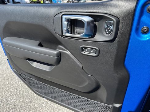 New 2025 Jeep Wrangler Unlimited Rubicon w/ Technology Group image 18