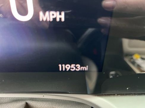 Used 2024 Buick Encore GX Avenir w/ Avenir Technology Package image 12